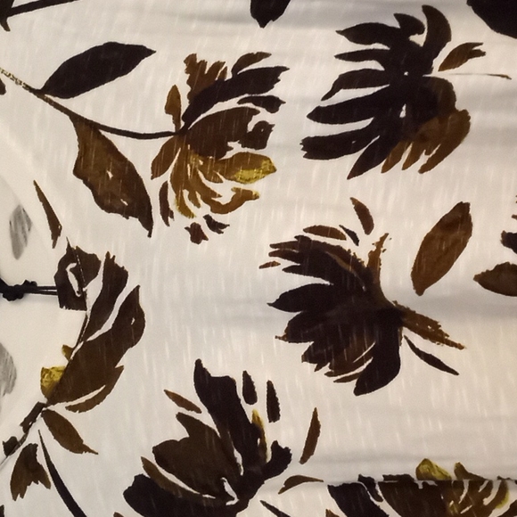 Max Jeans "Camo Floral" Cold Sholder Top in Size Medium  (NWT) - Picture 5 of 9